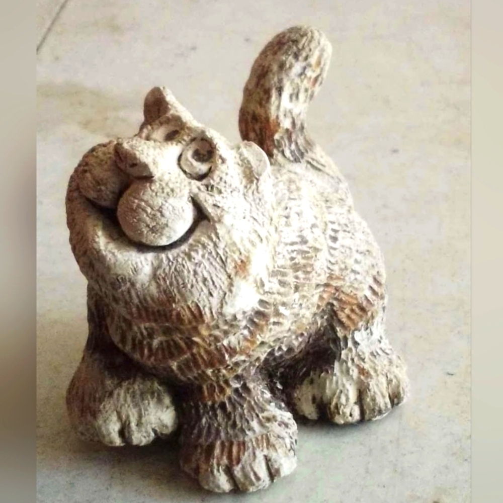 VINTAGE DISNEY CHESHIRE CAT FIGURINE